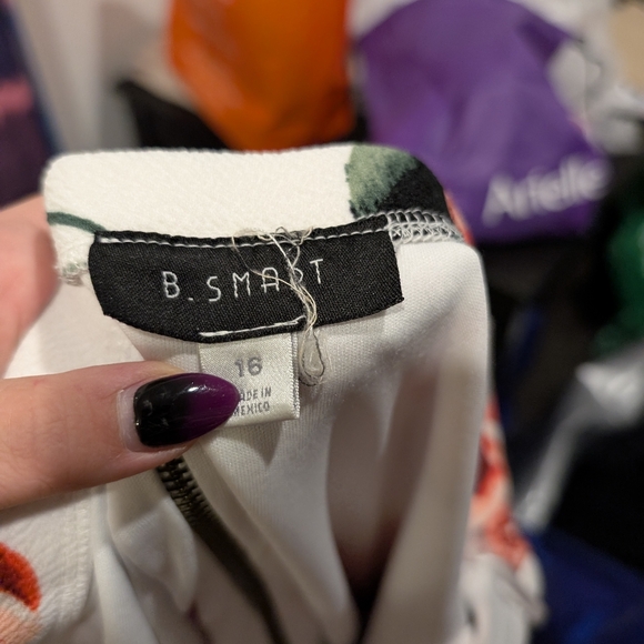 B. Smart White and Pink Off-Shoulder Flutter Sleeve Bodycon Dress - Picture 3 of 3